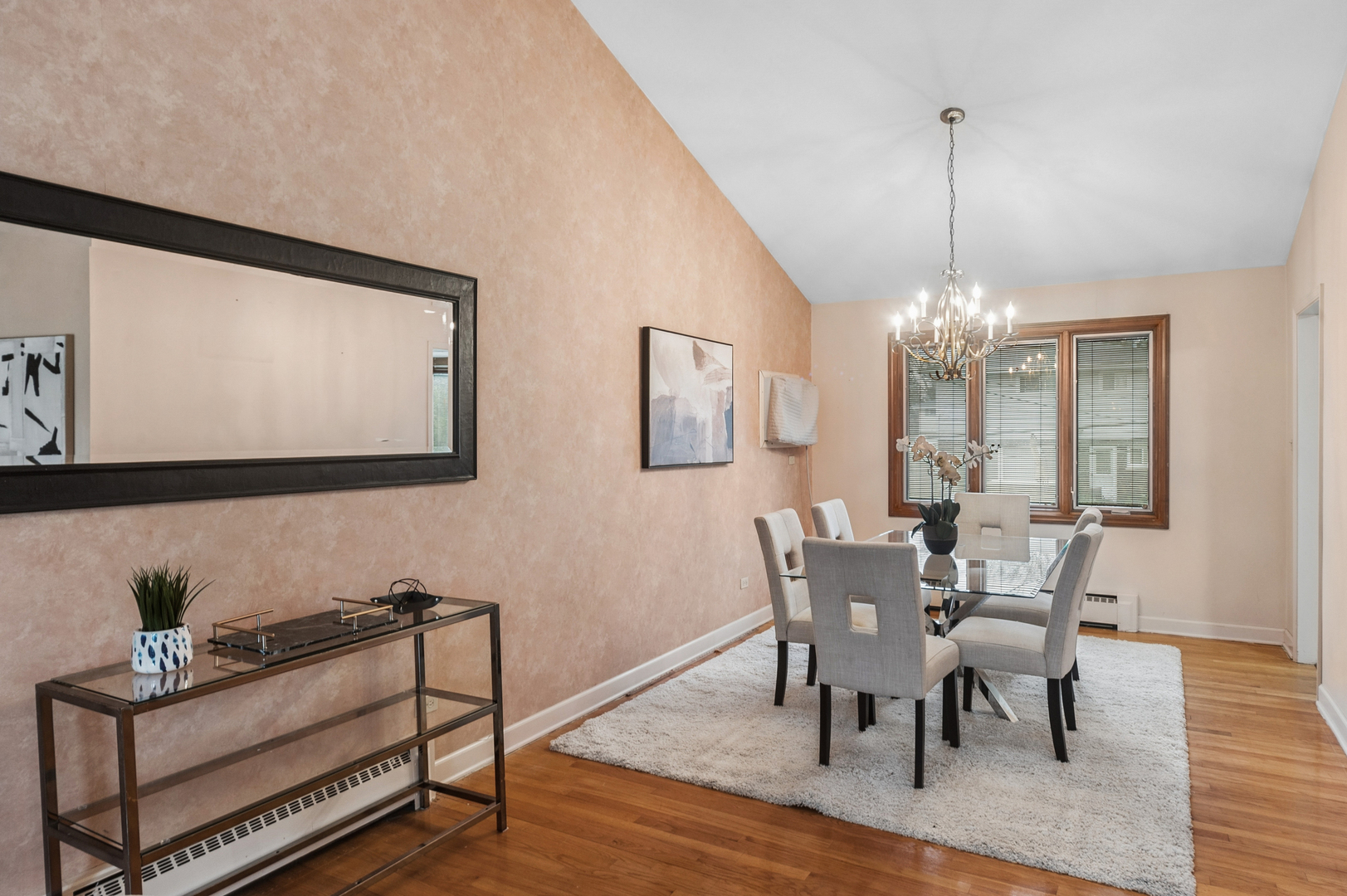 1305 E Mulberry Lane, Mount Prospect, IL 60056