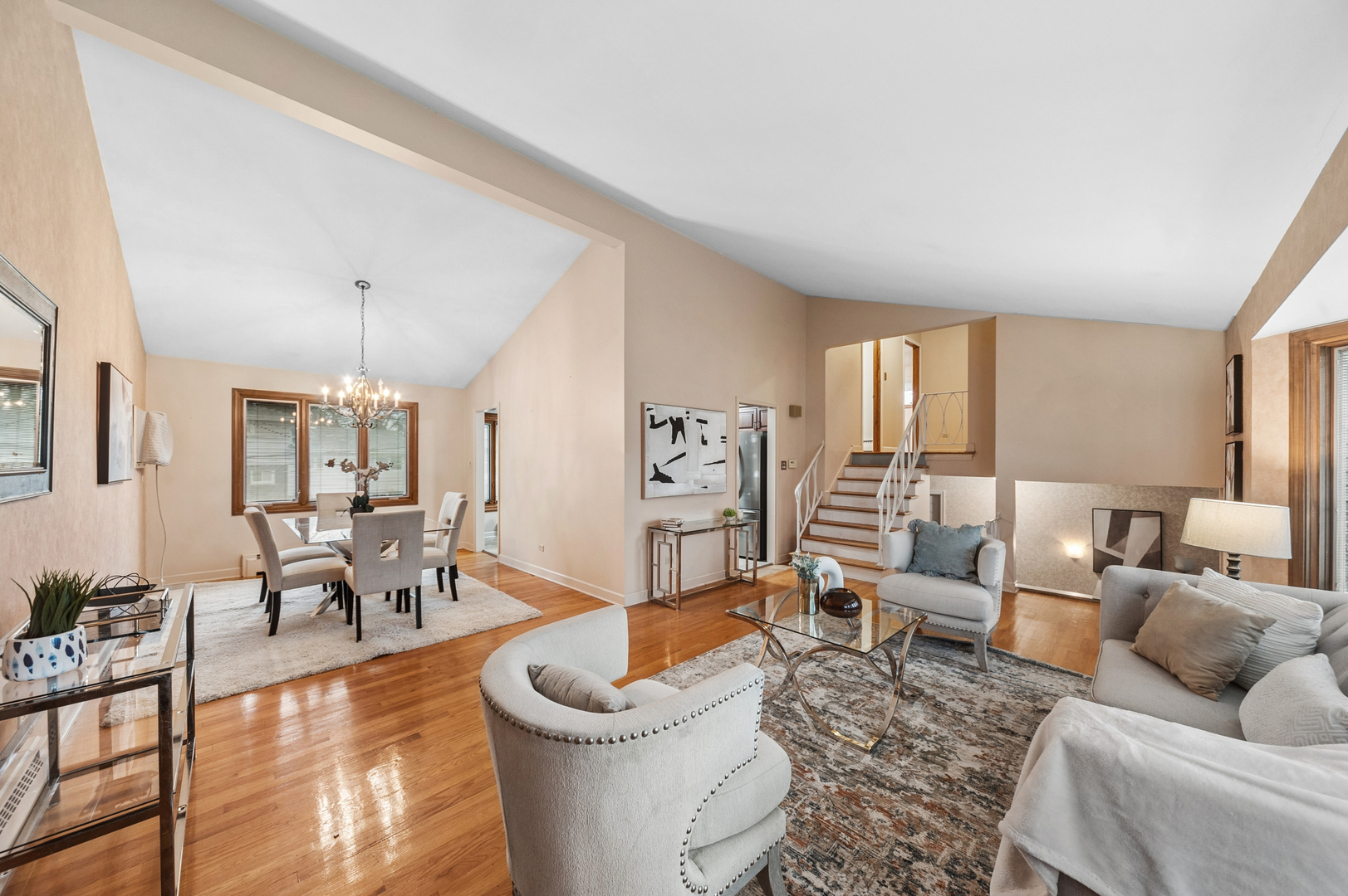 1305 E Mulberry Lane, Mount Prospect, IL 60056