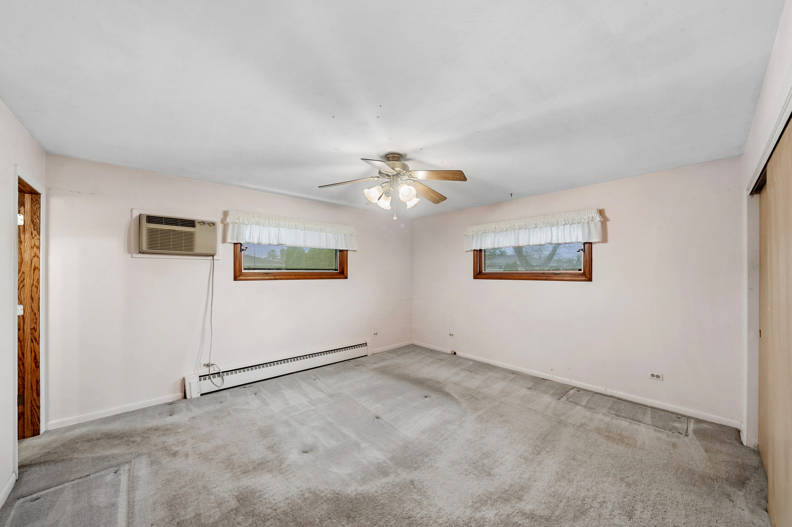 1305 E Mulberry Lane, Mount Prospect, IL 60056