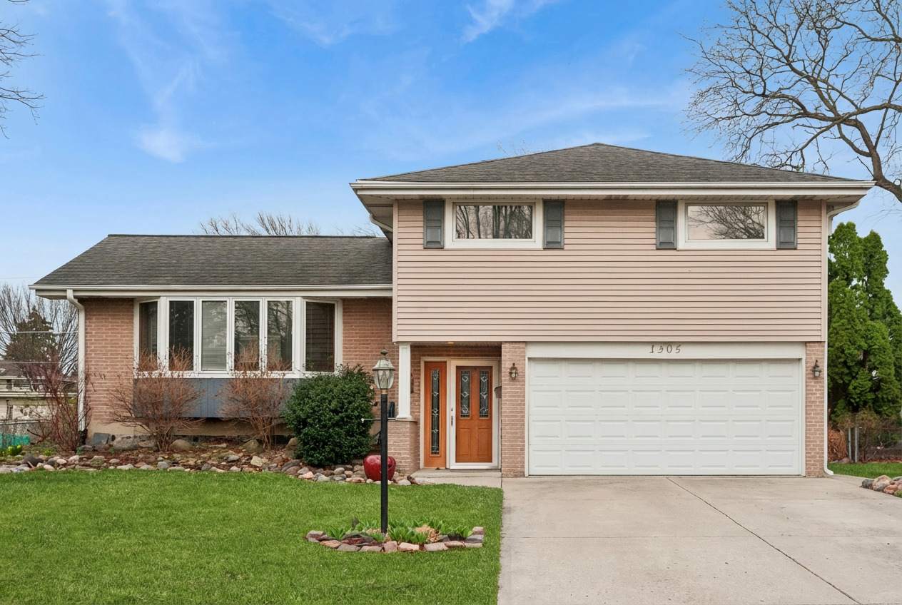 1305 E Mulberry Lane, Mount Prospect, IL 60056