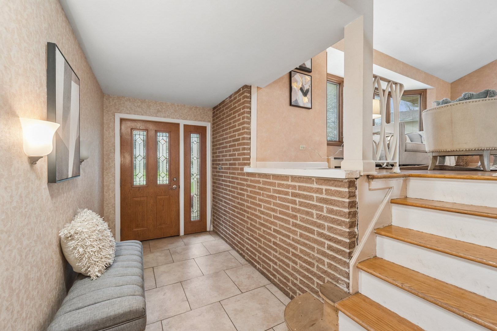 1305 E Mulberry Lane, Mount Prospect, IL 60056