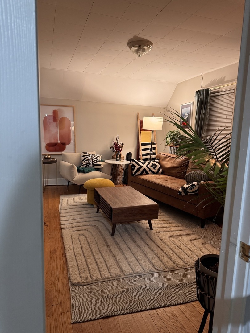 325 3rd Street #2, Libertyville, IL 60048