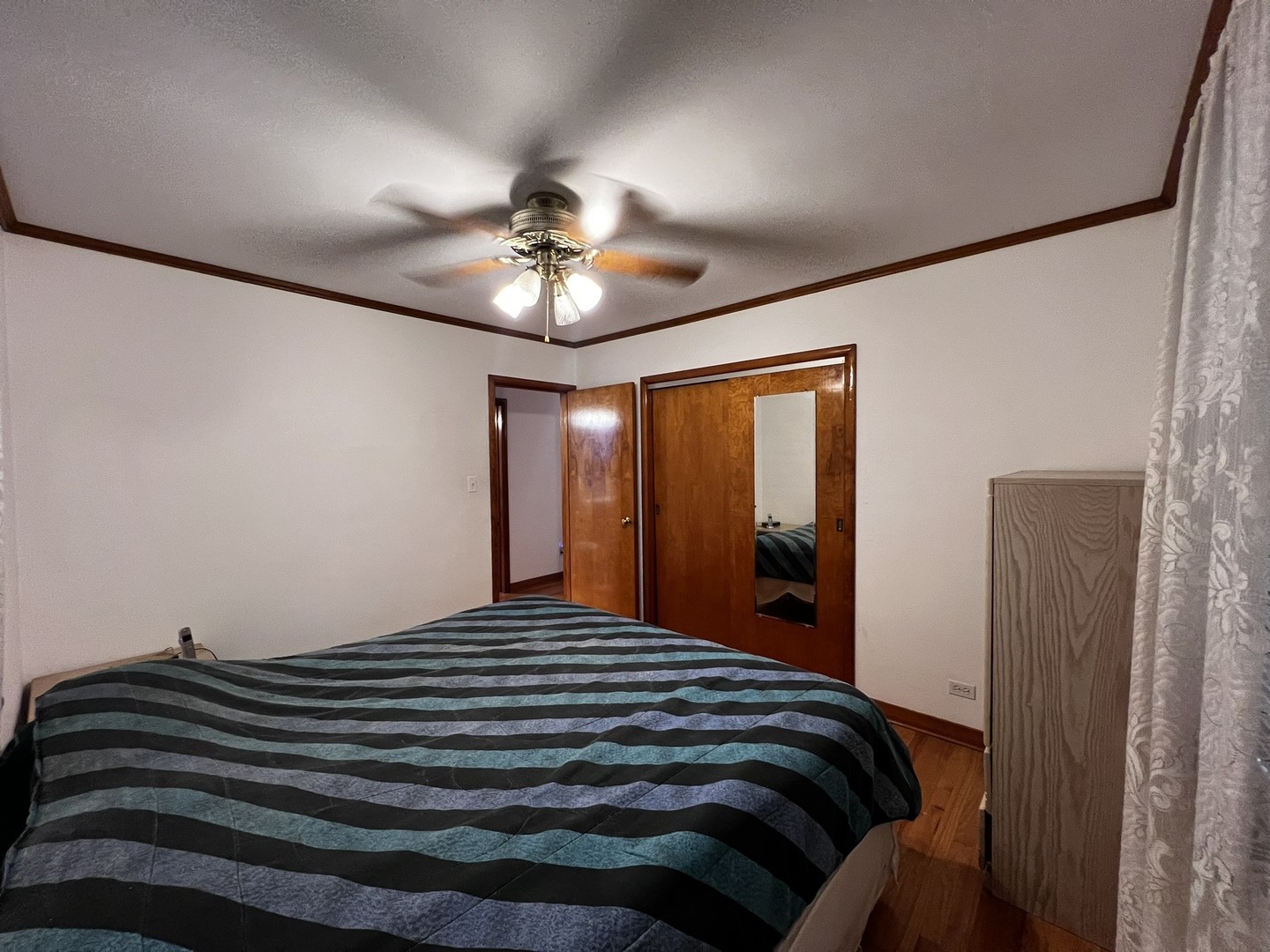 406 N Prospect Manor Avenue, Mount Prospect, IL 60056