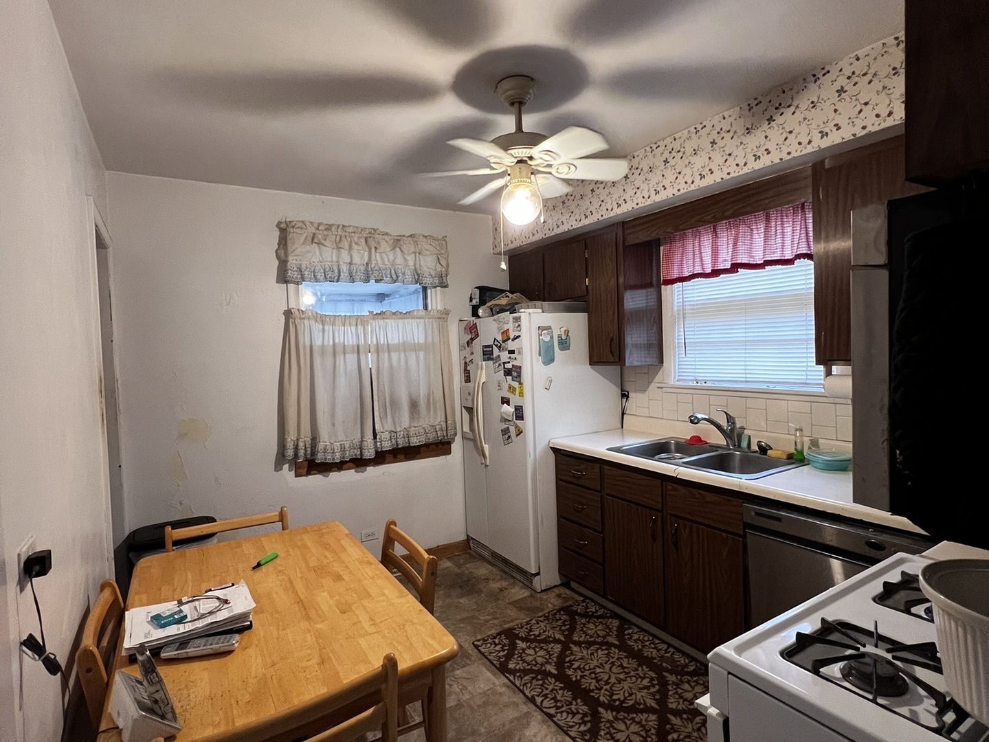 406 N Prospect Manor Avenue, Mount Prospect, IL 60056