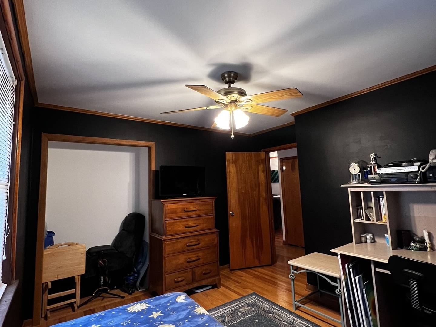 406 N Prospect Manor Avenue, Mount Prospect, IL 60056