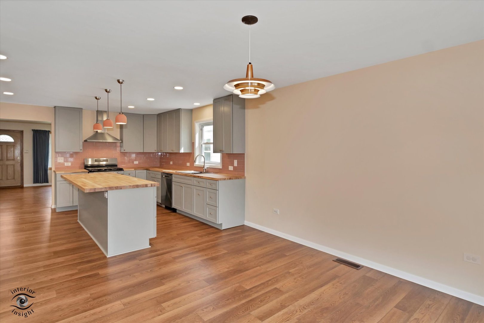 114 W Sumner Avenue, Peotone, IL 60468