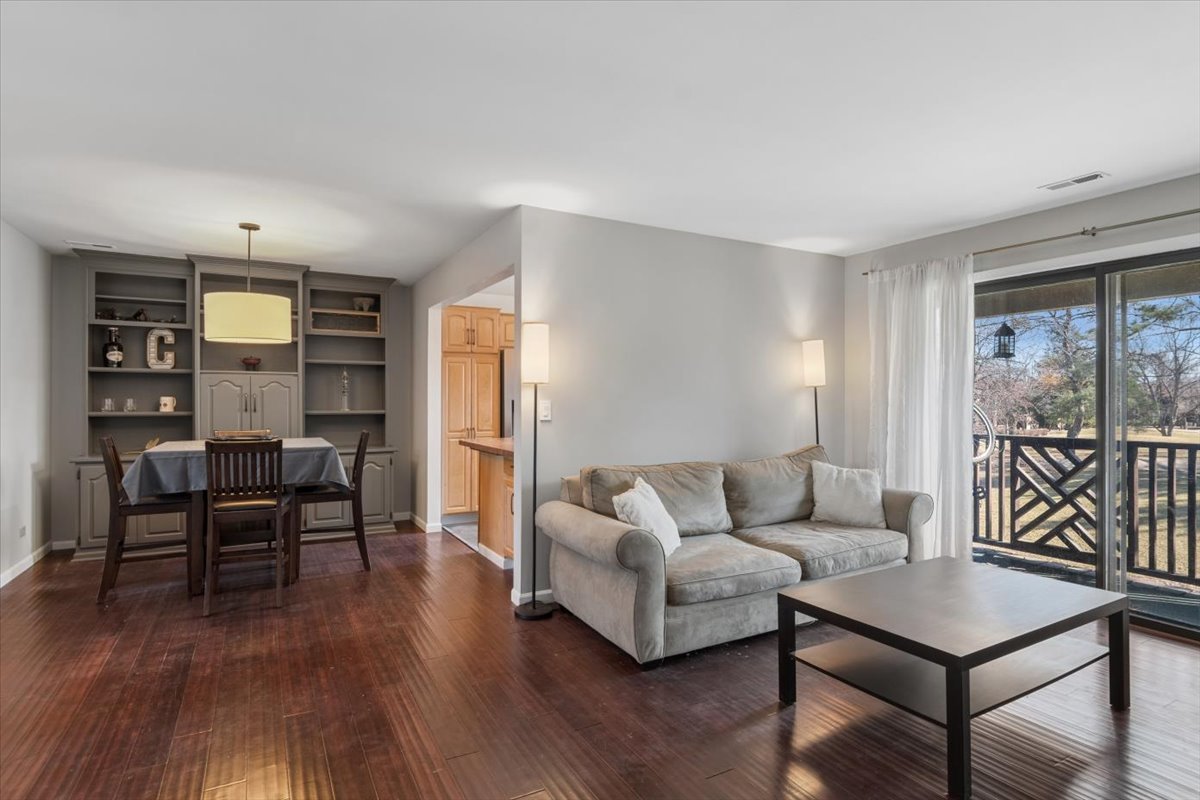 1733 Harrow Court #B, Wheaton, IL 60189