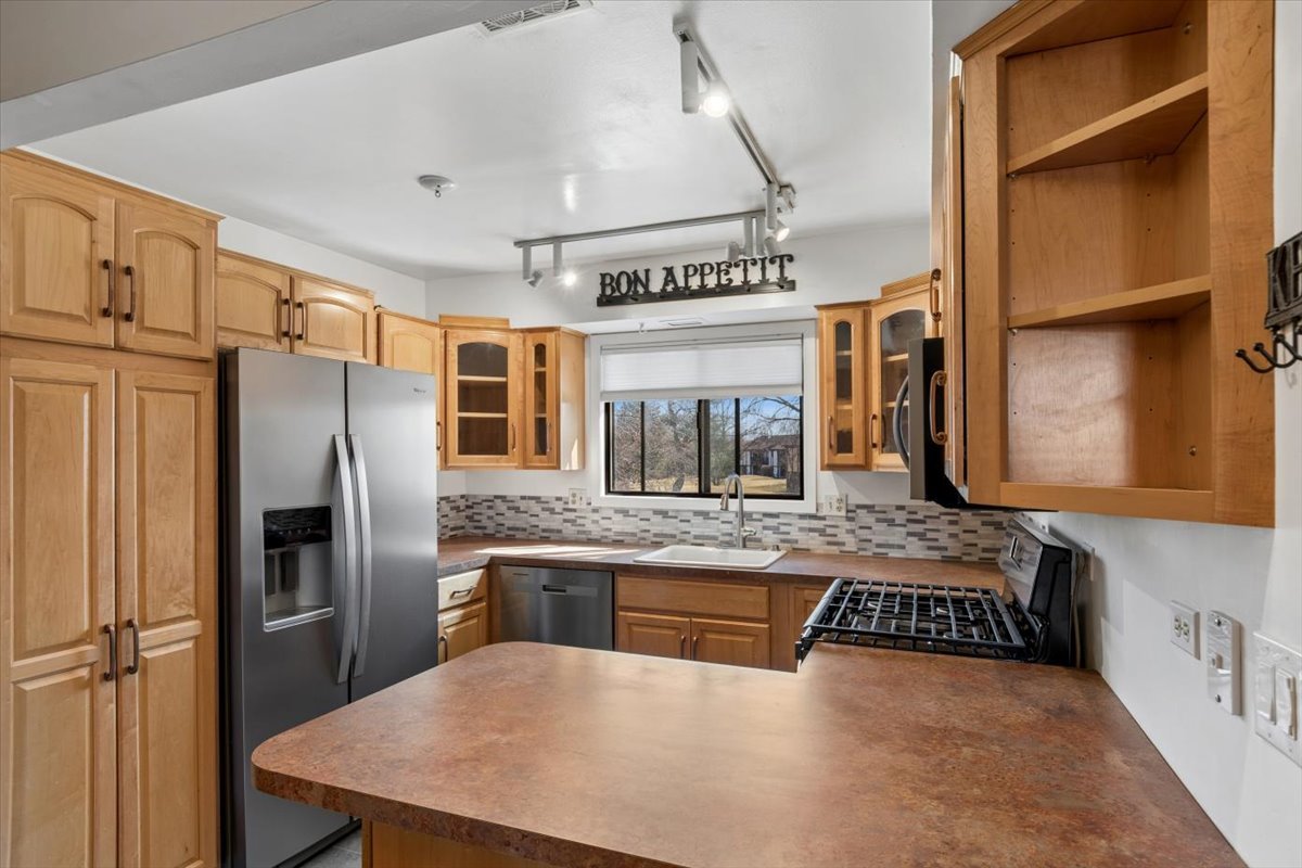 1733 Harrow Court #B, Wheaton, IL 60189