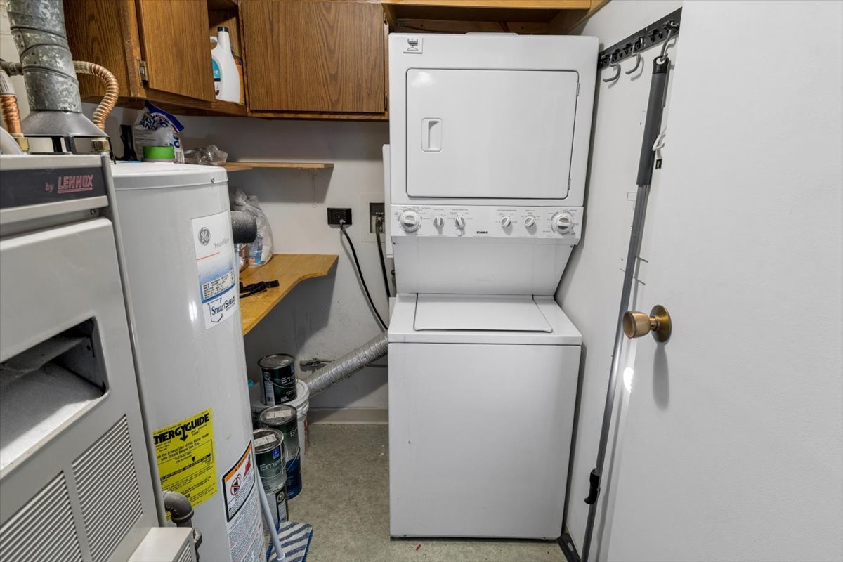 1733 Harrow Court #B, Wheaton, IL 60189