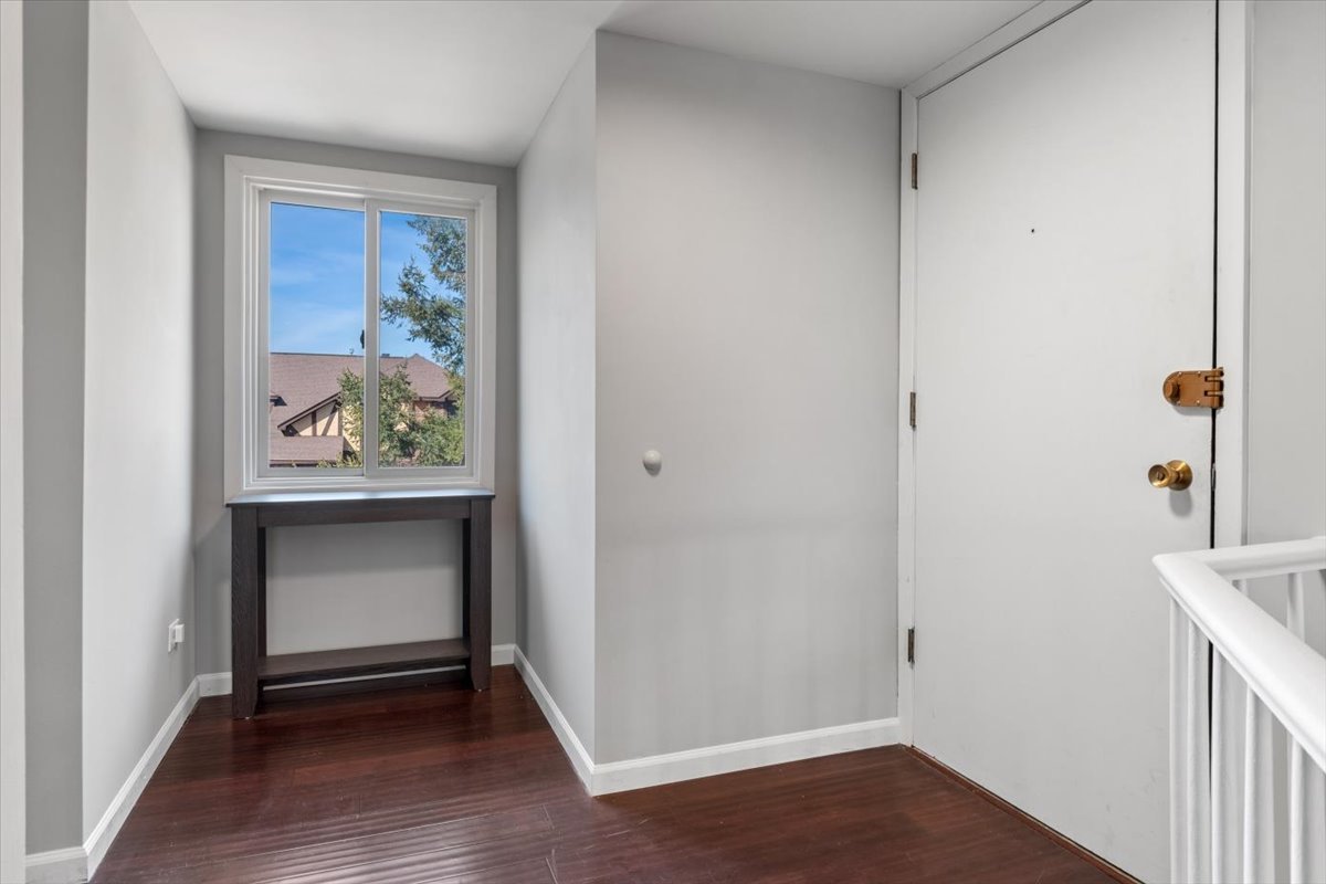 1733 Harrow Court #B, Wheaton, IL 60189