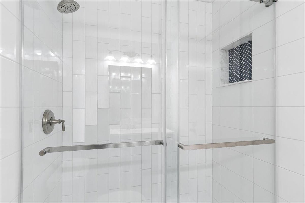 1733 Harrow Court #B, Wheaton, IL 60189