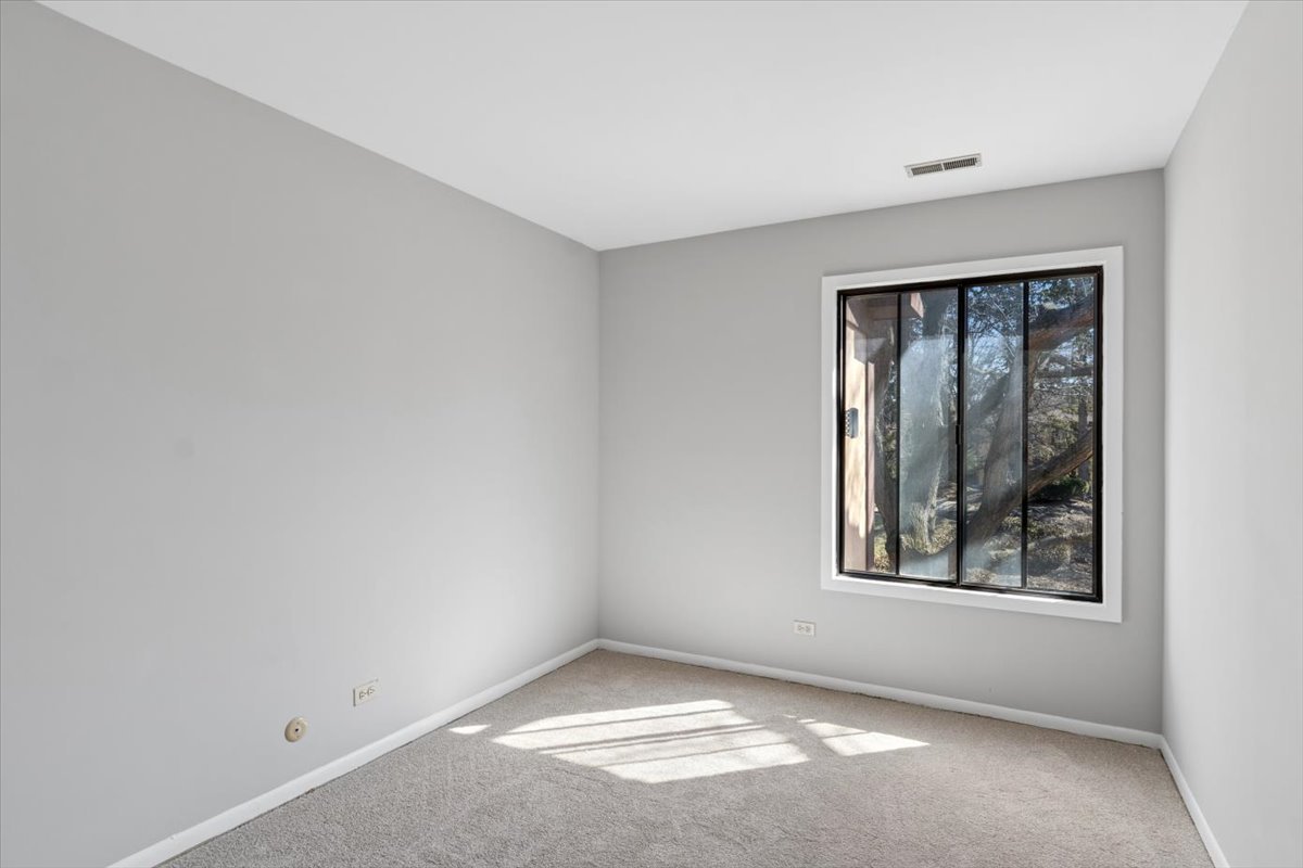 1733 Harrow Court #B, Wheaton, IL 60189