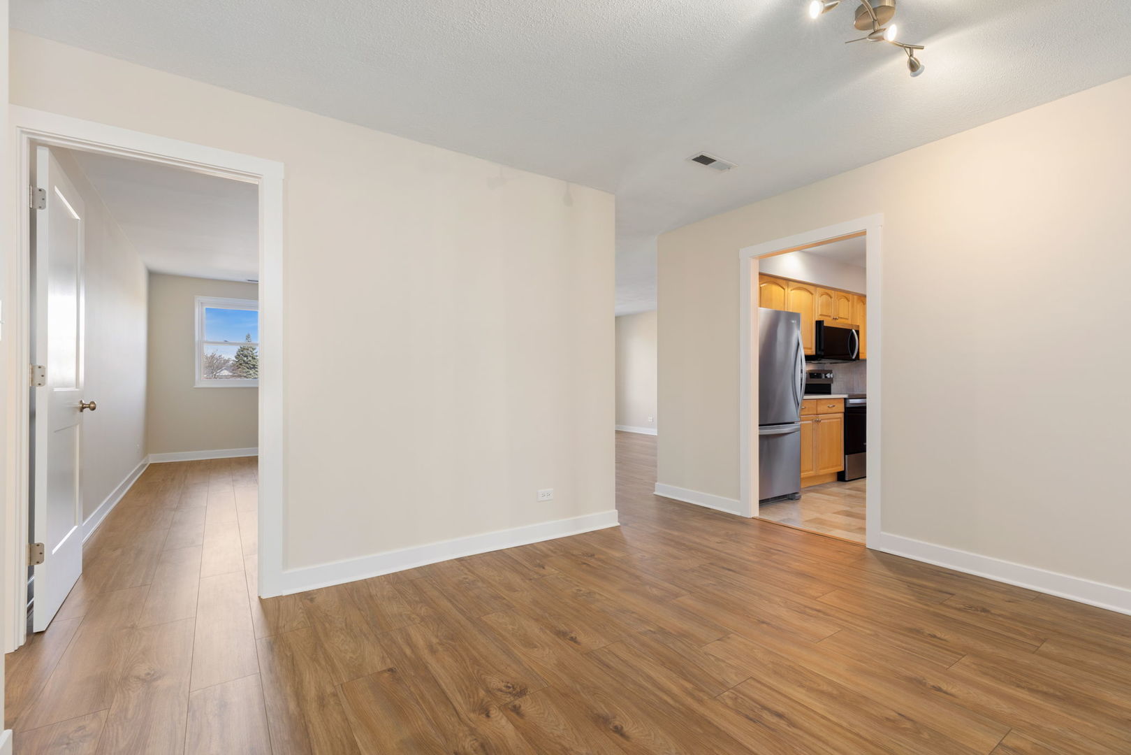 1501 Darien Lake Drive #201, Darien, IL 60561