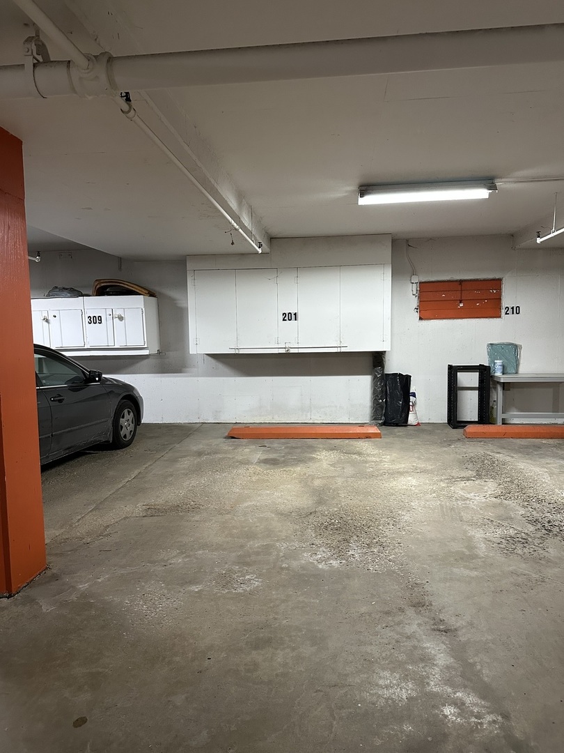 1501 Darien Lake Drive #201, Darien, IL 60561