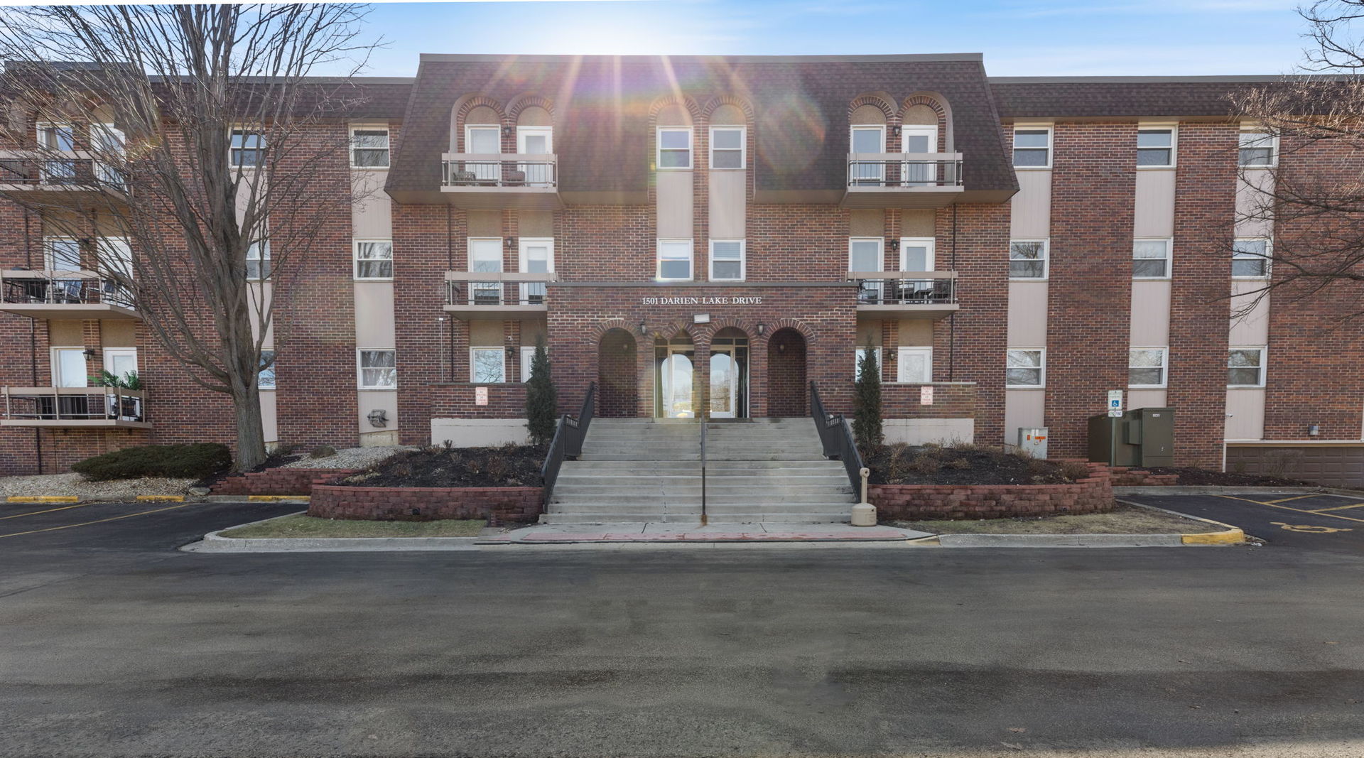 1501 Darien Lake Drive #201, Darien, IL 60561