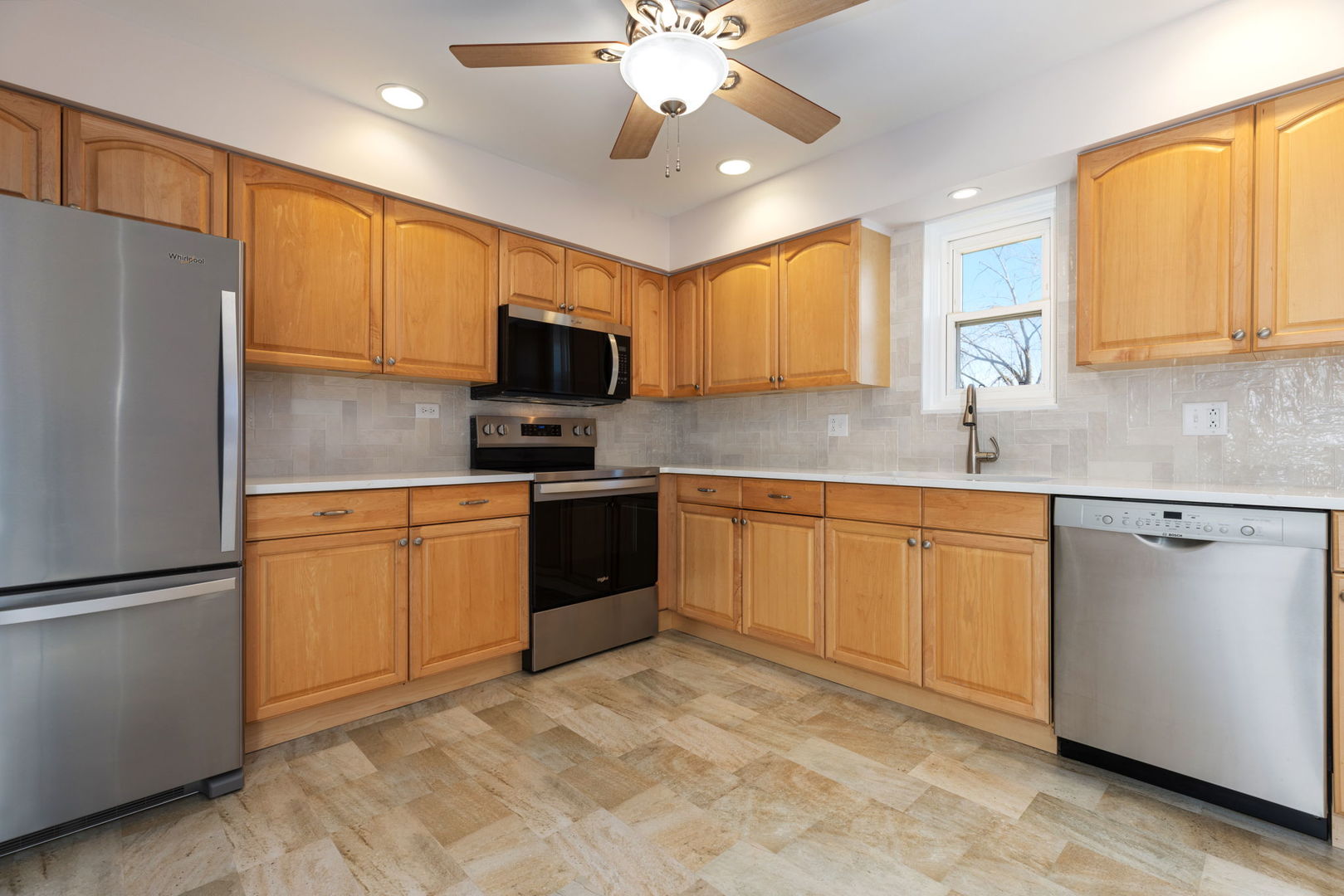 1501 Darien Lake Drive #201, Darien, IL 60561