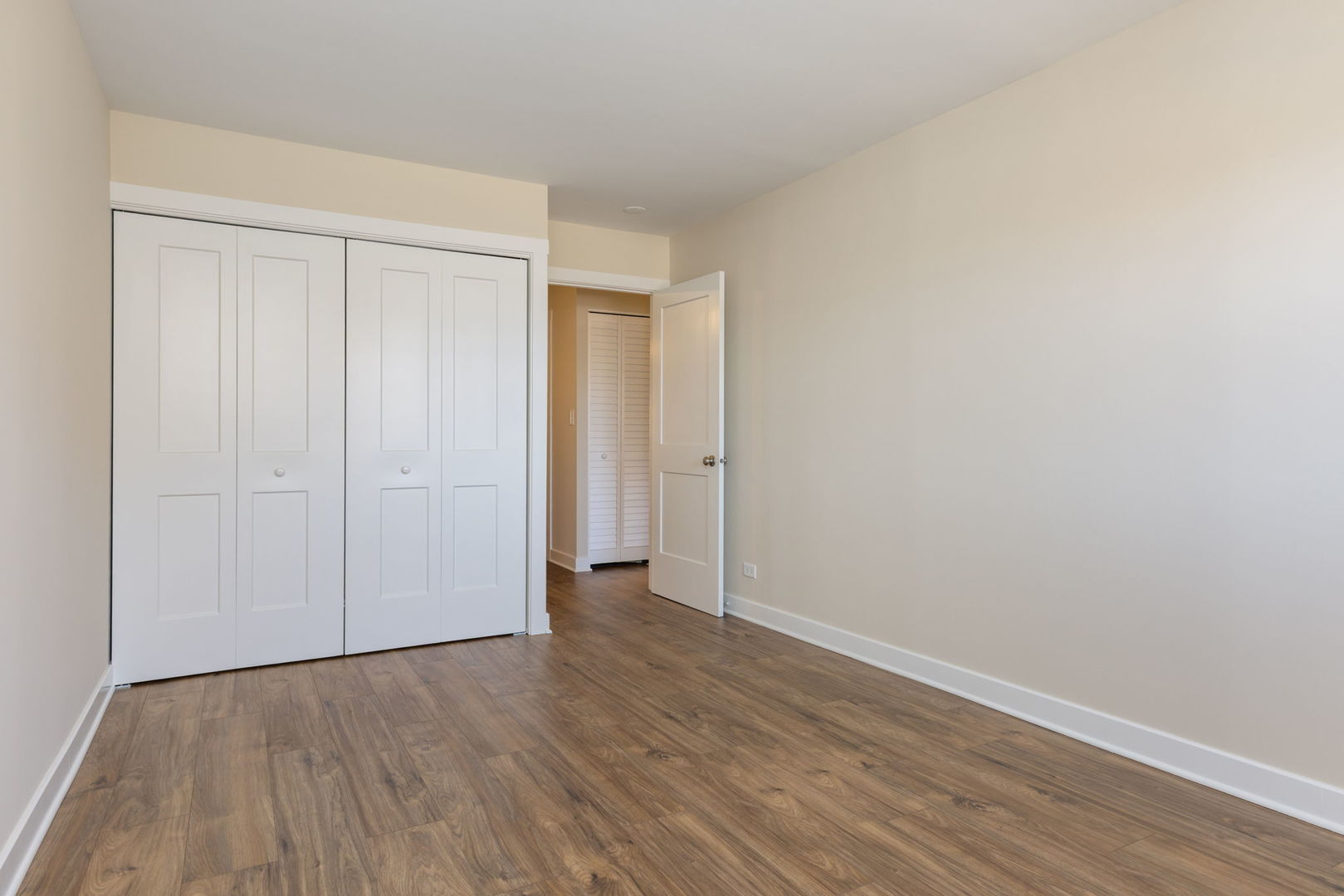 1501 Darien Lake Drive #201, Darien, IL 60561