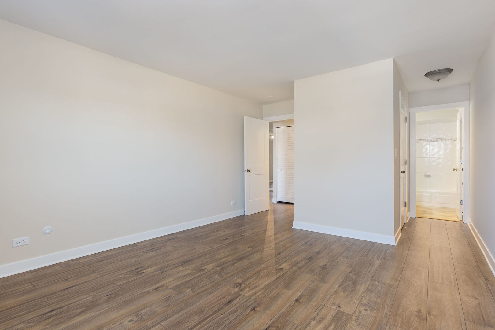 1501 Darien Lake Drive #201, Darien, IL 60561