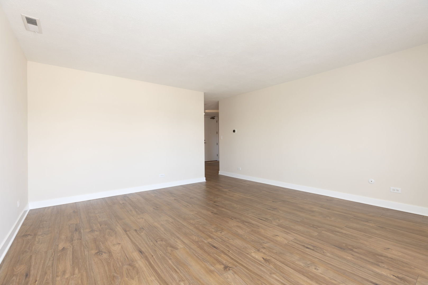 1501 Darien Lake Drive #201, Darien, IL 60561