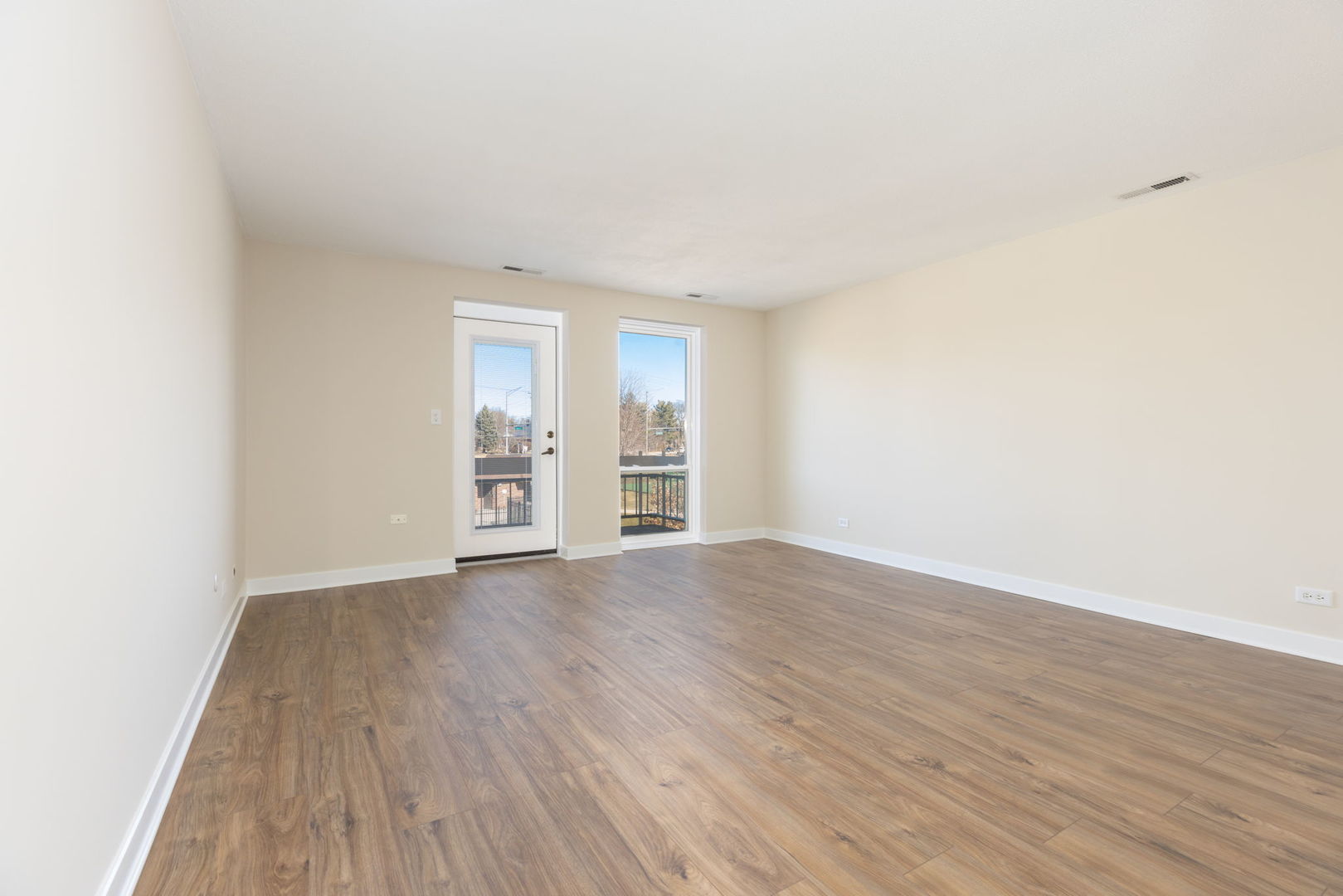 1501 Darien Lake Drive #201, Darien, IL 60561