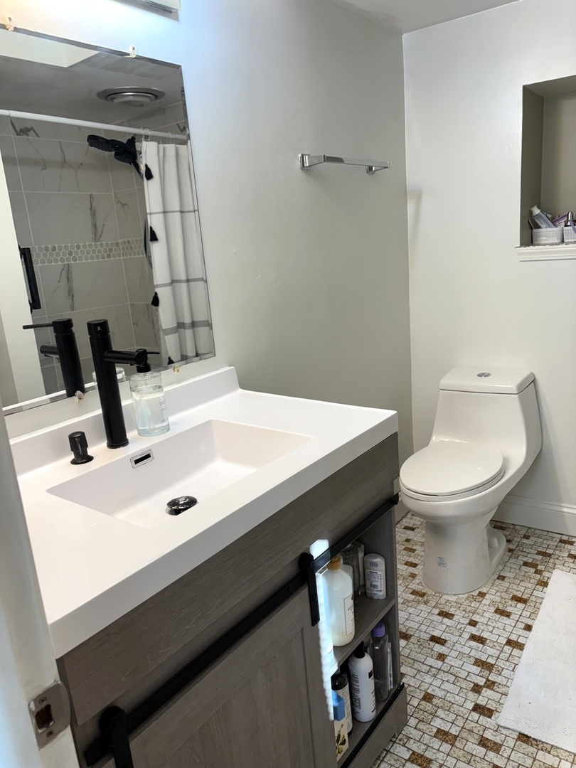 404 N Kinzie Street, Thornton, IL 60476