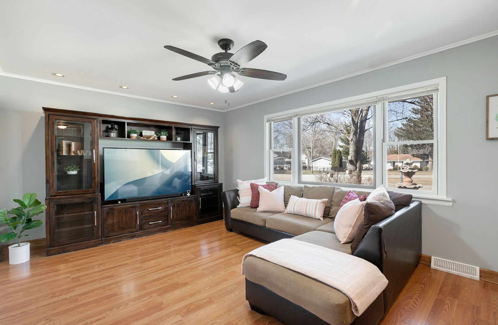 417 Lawrence Avenue, Grayslake, IL 60030