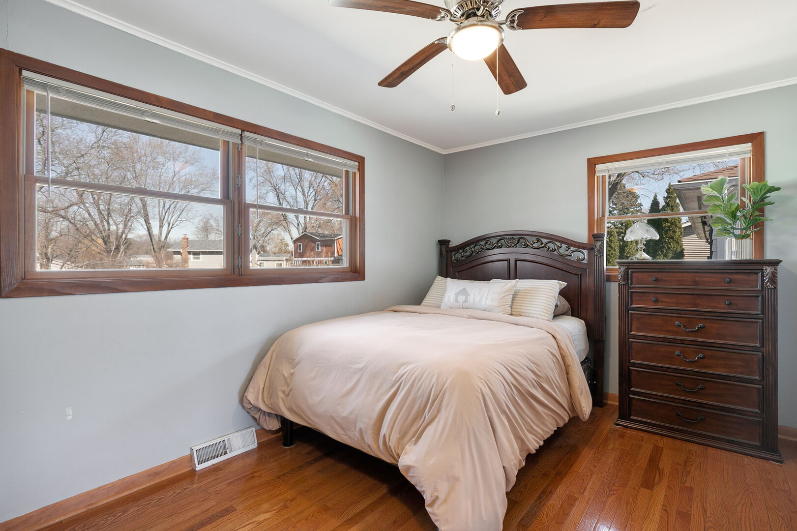 417 Lawrence Avenue, Grayslake, IL 60030