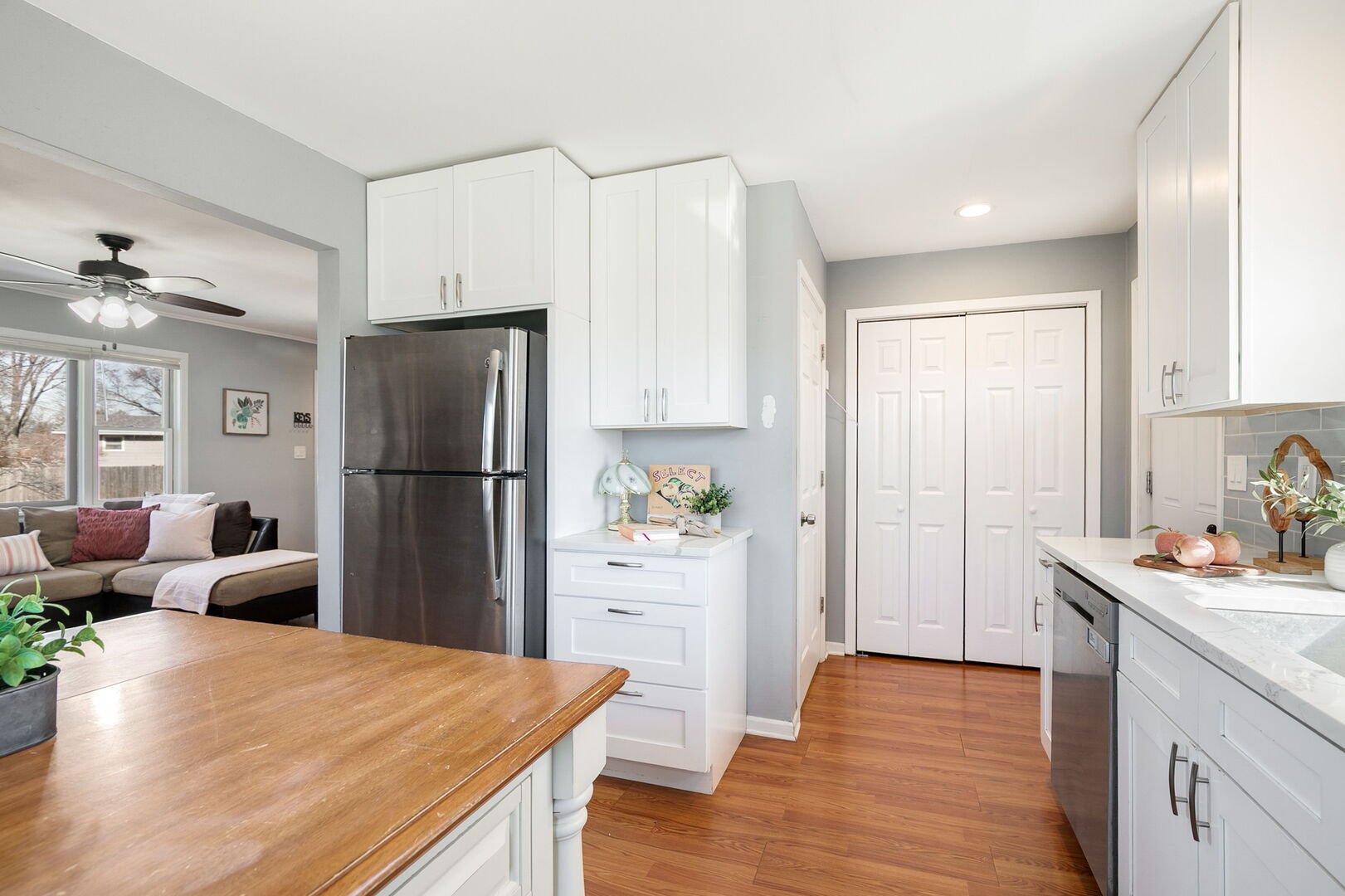 417 Lawrence Avenue, Grayslake, IL 60030