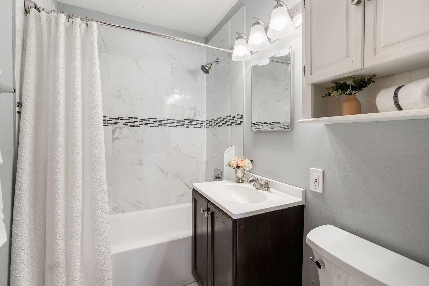 417 Lawrence Avenue, Grayslake, IL 60030