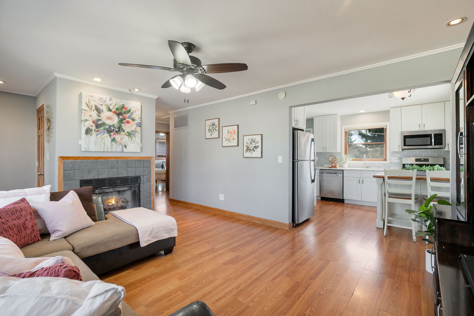 417 Lawrence Avenue, Grayslake, IL 60030