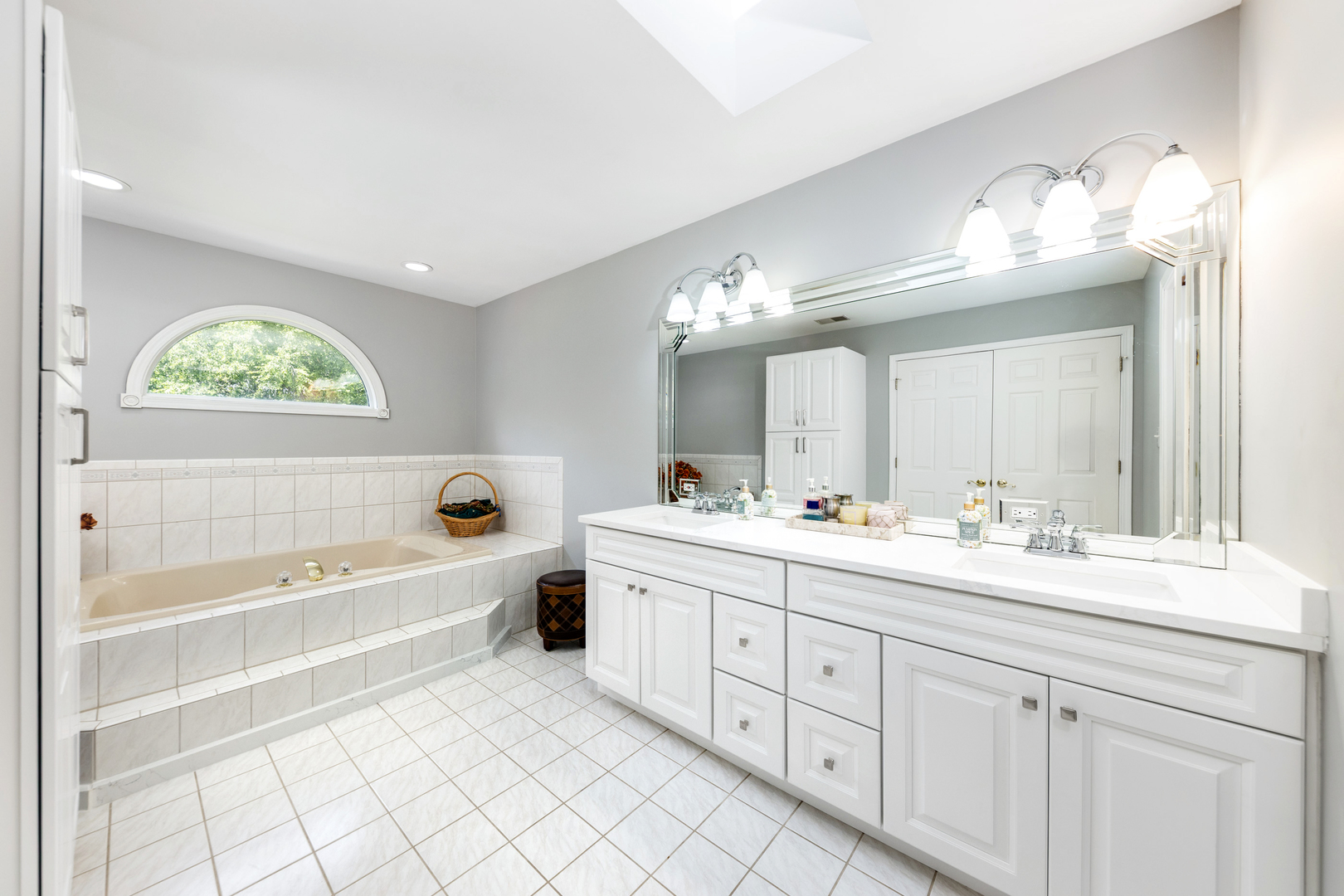 6722 Sweetbriar Lane, Darien, IL 60561