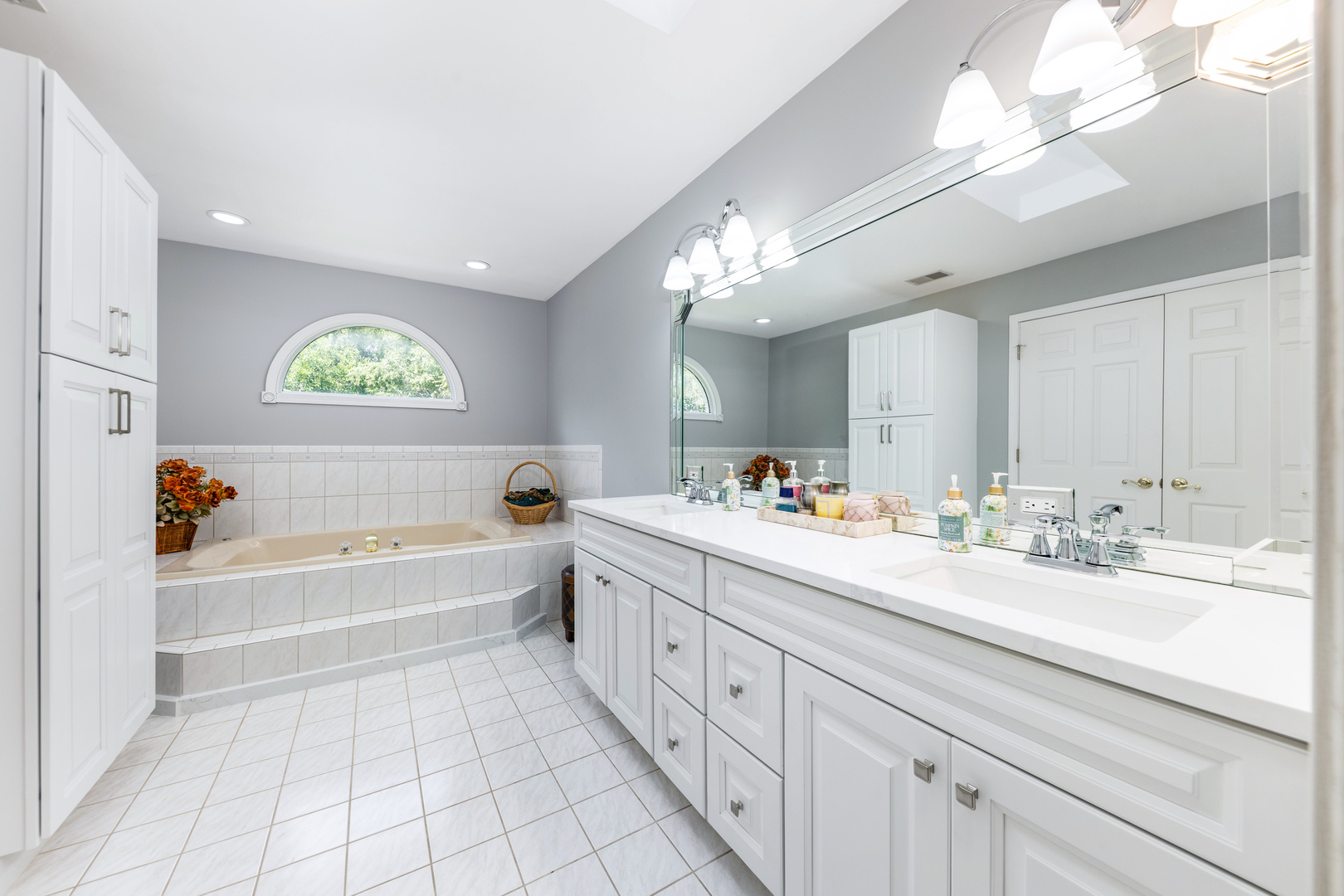 6722 Sweetbriar Lane, Darien, IL 60561