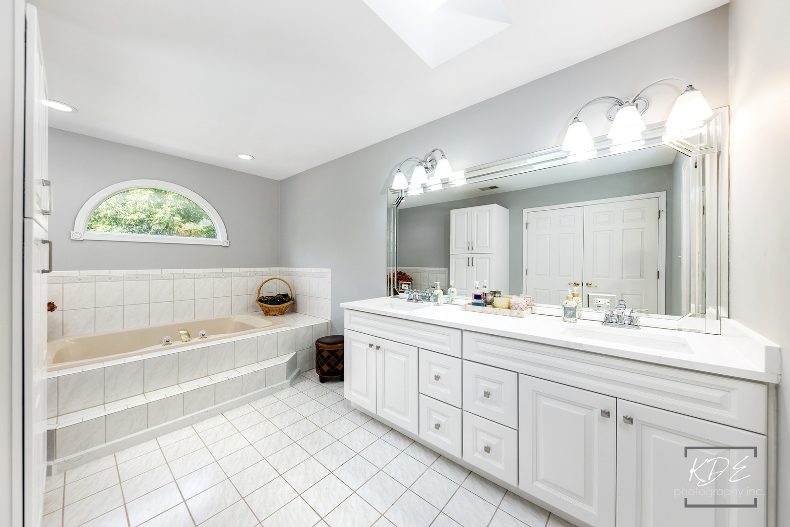 6722 Sweetbriar Lane, Darien, IL 60561