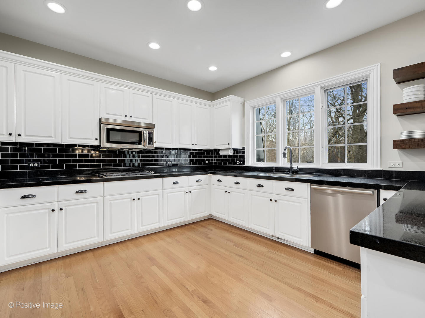 525 S Oak Avenue, Westmont, IL 60559