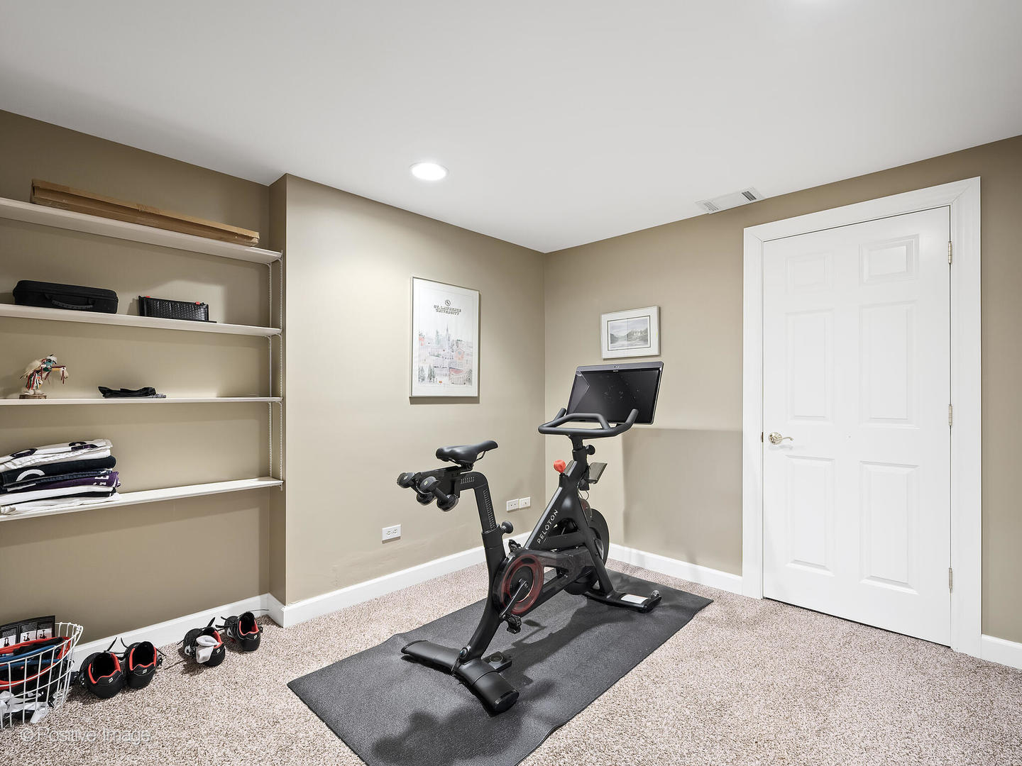 525 S Oak Avenue, Westmont, IL 60559