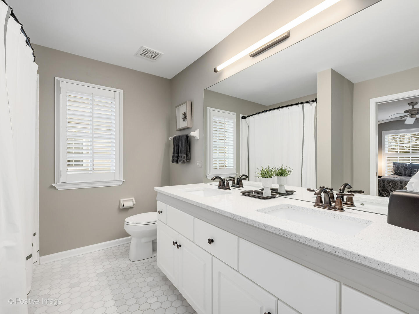 525 S Oak Avenue, Westmont, IL 60559