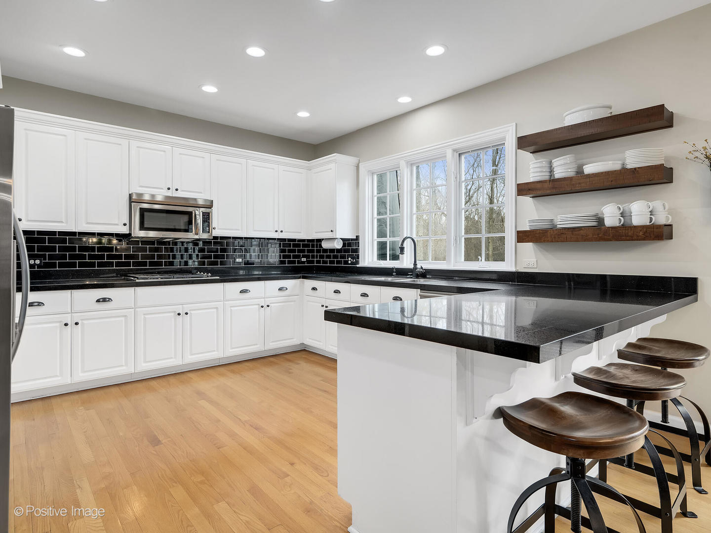 525 S Oak Avenue, Westmont, IL 60559