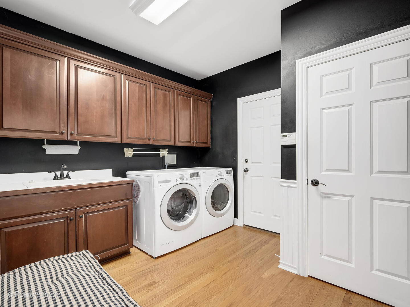 525 S Oak Avenue, Westmont, IL 60559