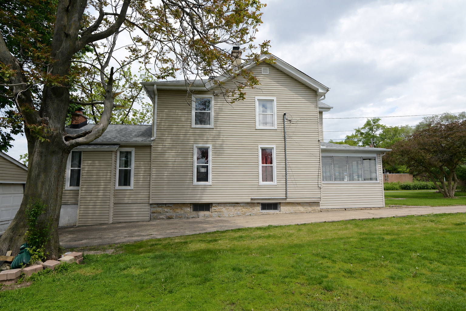 323 S Broadway Avenue, Aurora, IL 60505