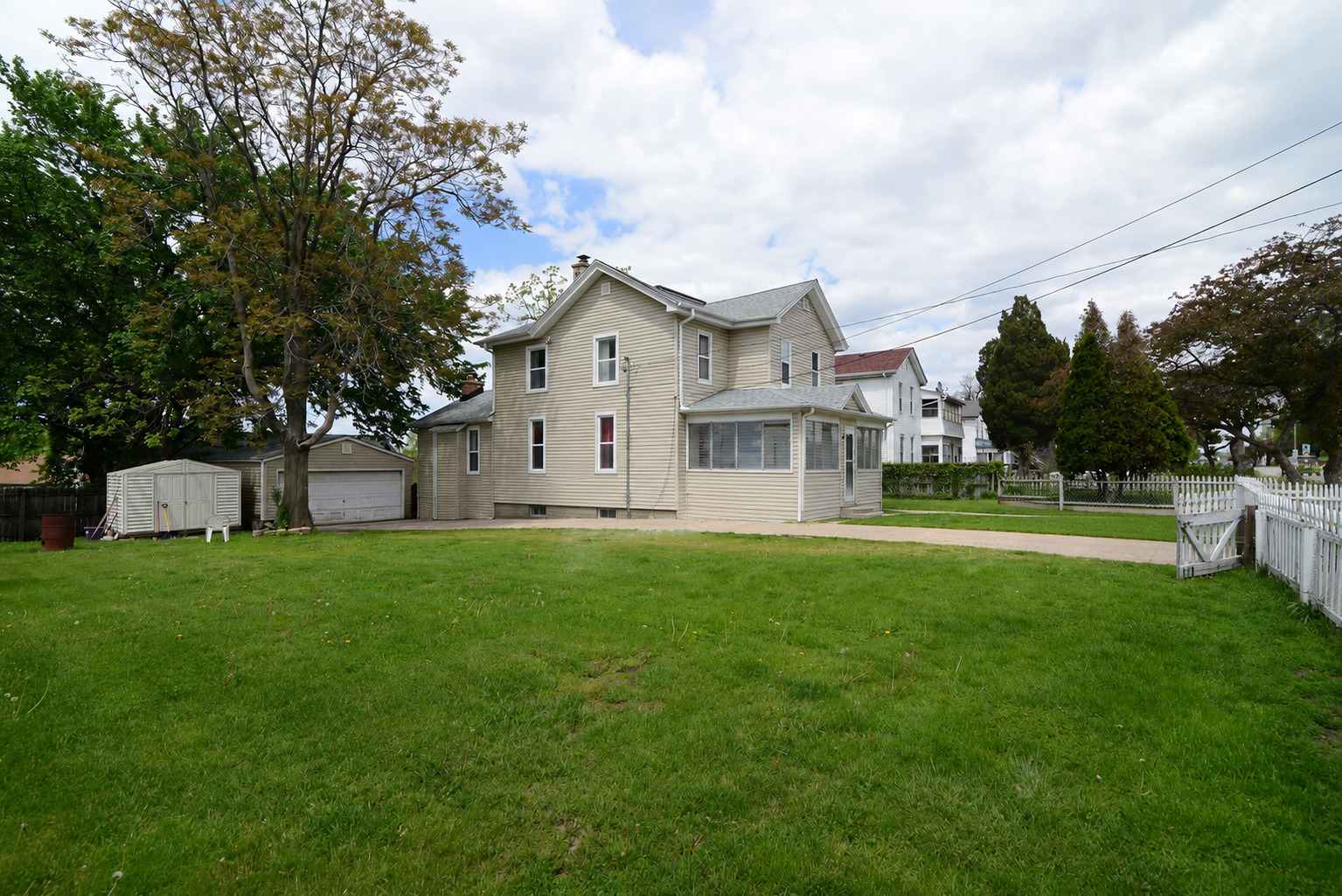 323 S Broadway Avenue, Aurora, IL 60505