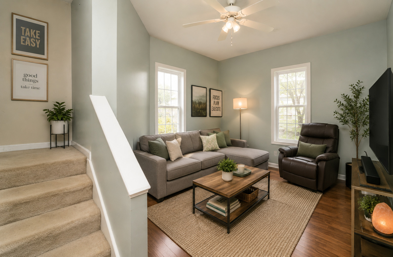 323 S Broadway Avenue, Aurora, IL 60505