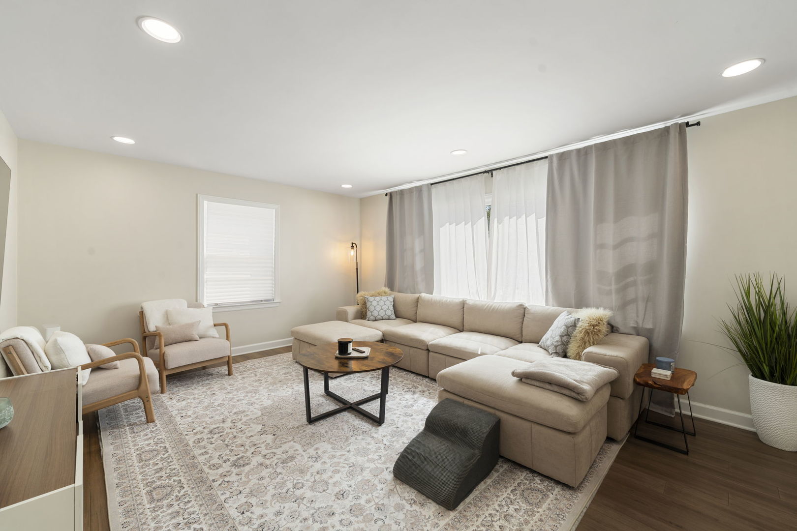 706 Geneva Street, West Dundee, IL 60118