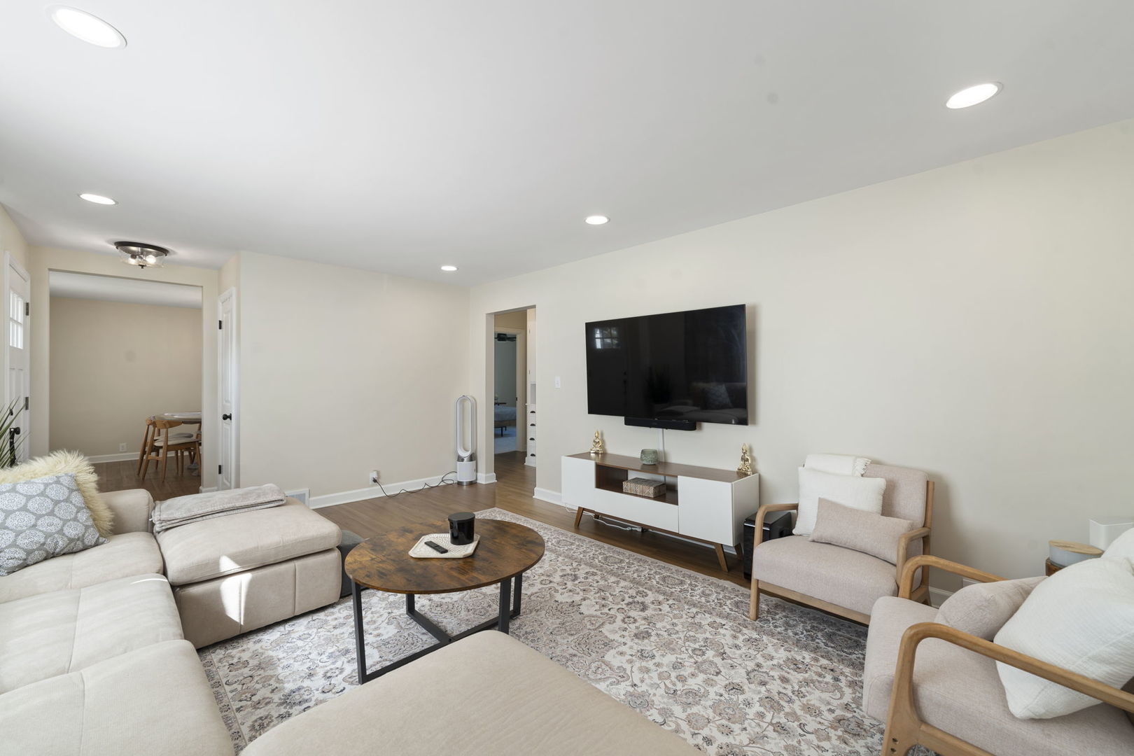 706 Geneva Street, West Dundee, IL 60118