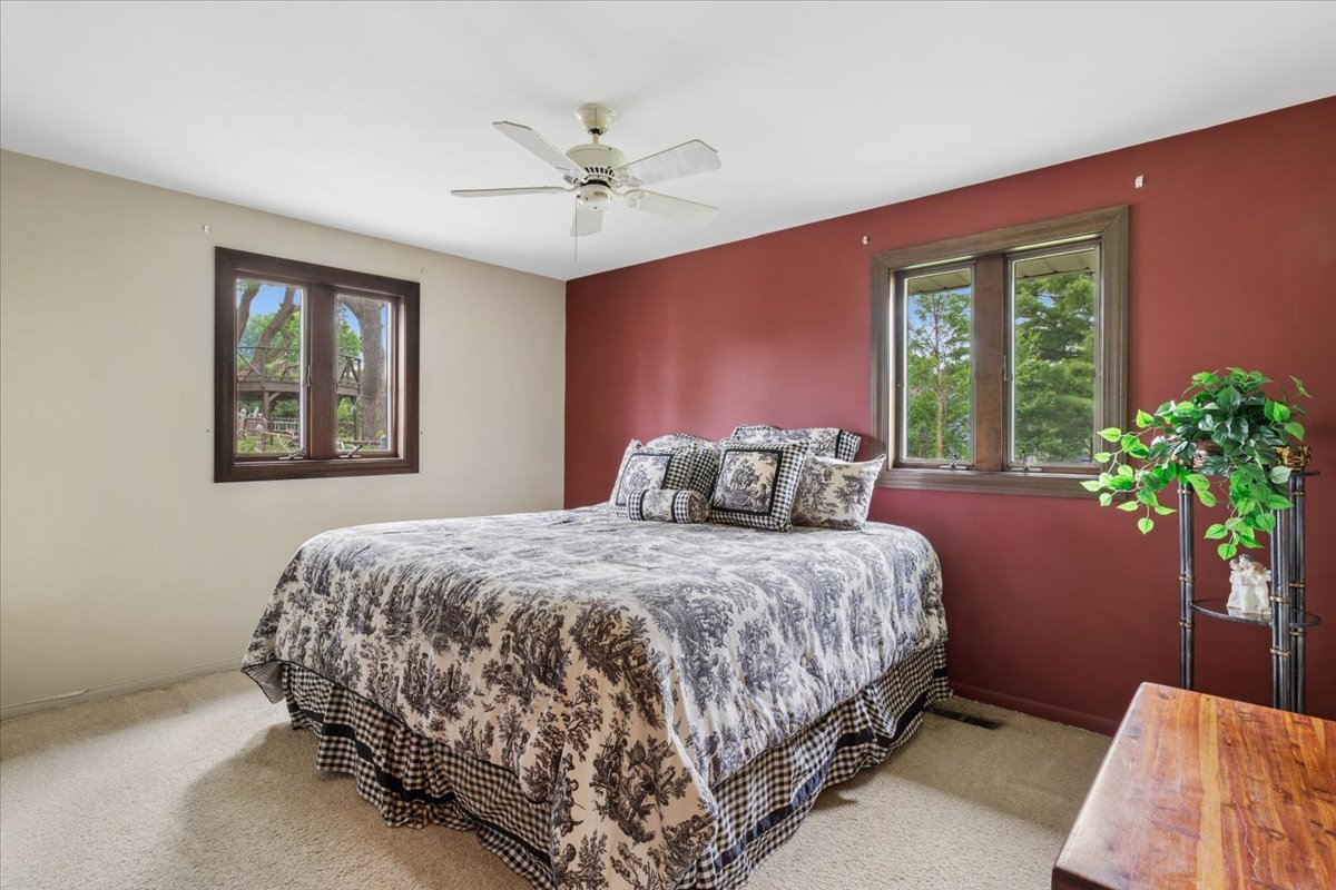 1332 W Weathersfield Way, Schaumburg, IL 60193