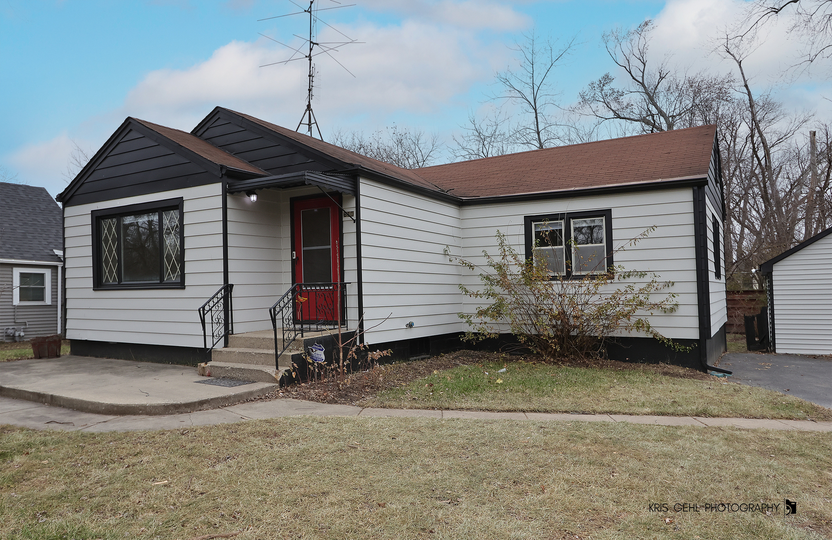 610 Lagoon Terrace, Round Lake Beach, IL 60073