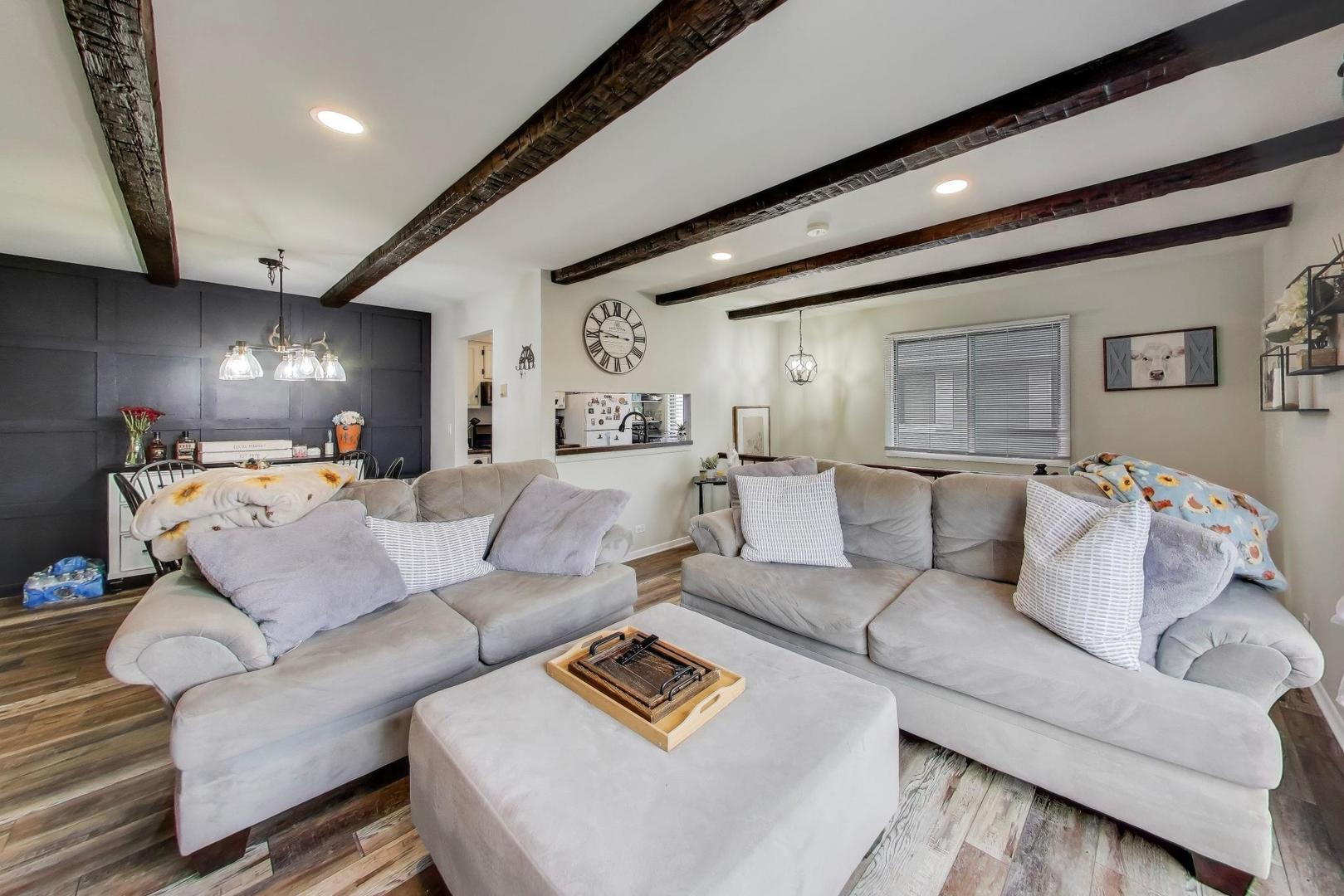 29W532 Winchester Circle #4, Warrenville, IL 60555