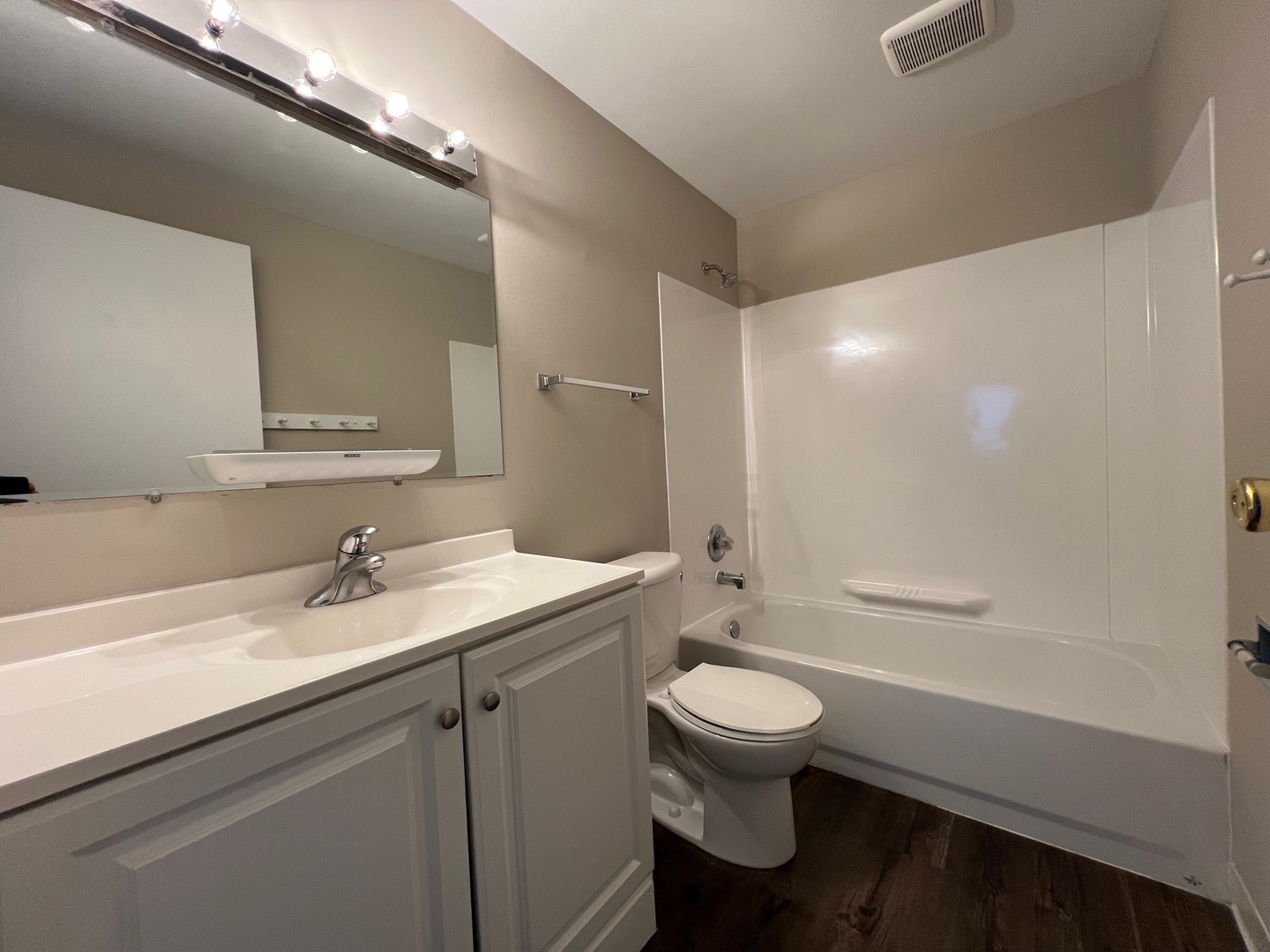 116 Cotuit Court #1312, Schaumburg, IL 60193