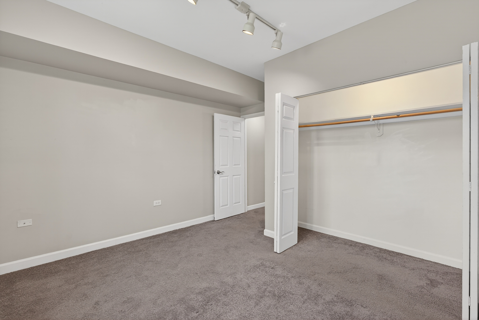 9100 Lamon Avenue #1N, Skokie, IL 60077