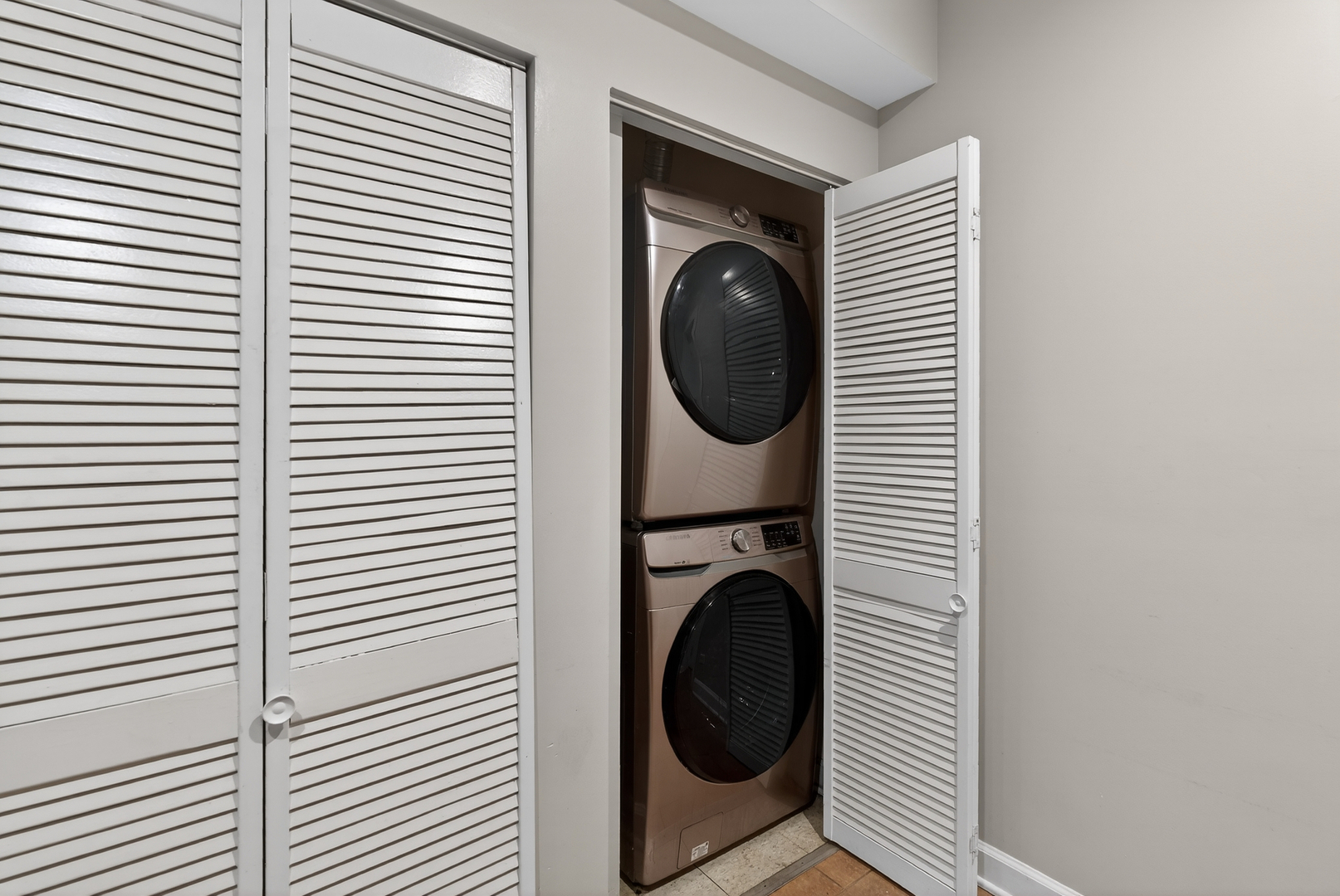 9100 Lamon Avenue #1N, Skokie, IL 60077