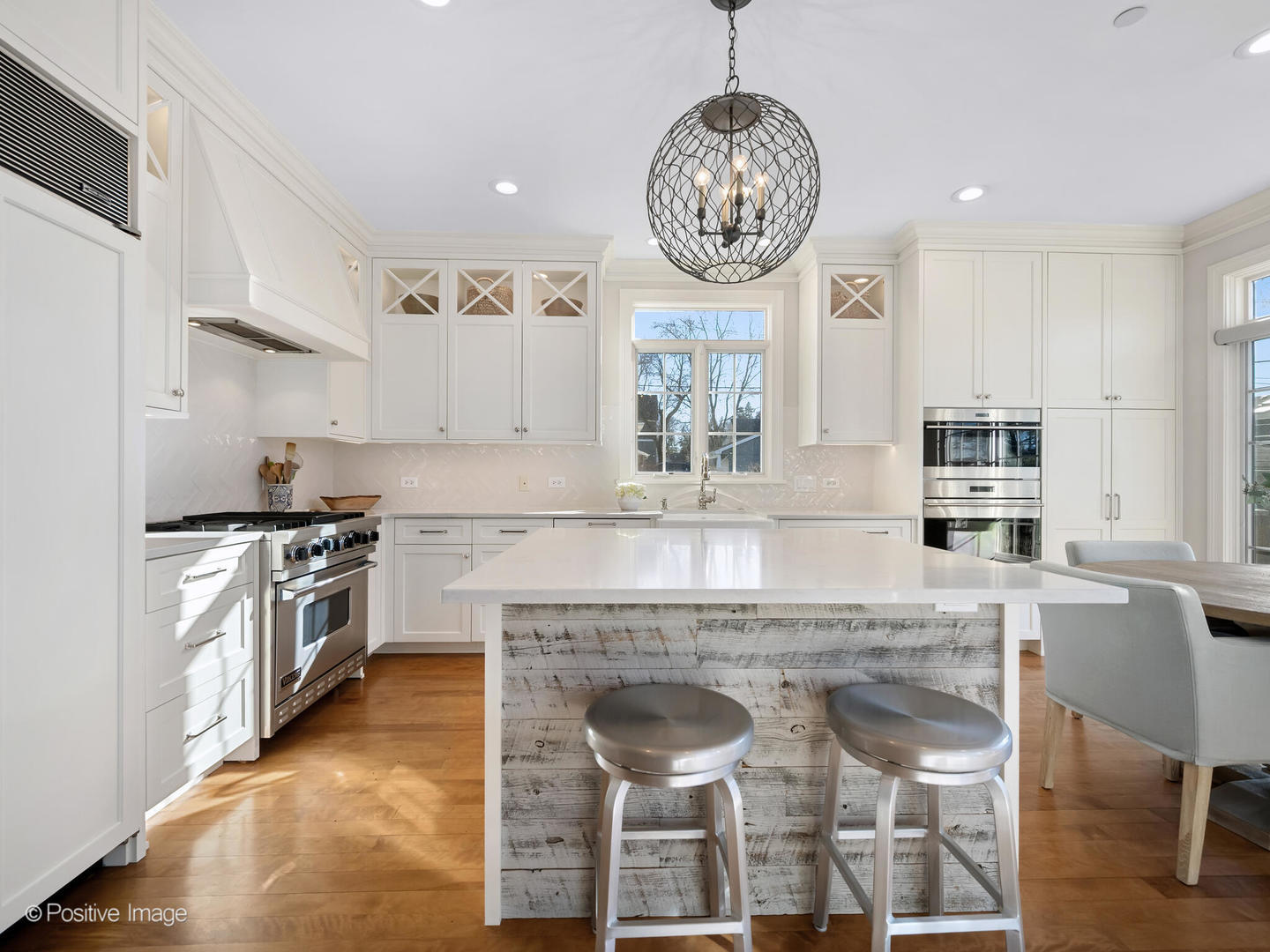 236 Holmes Avenue, Clarendon Hills, IL 60514